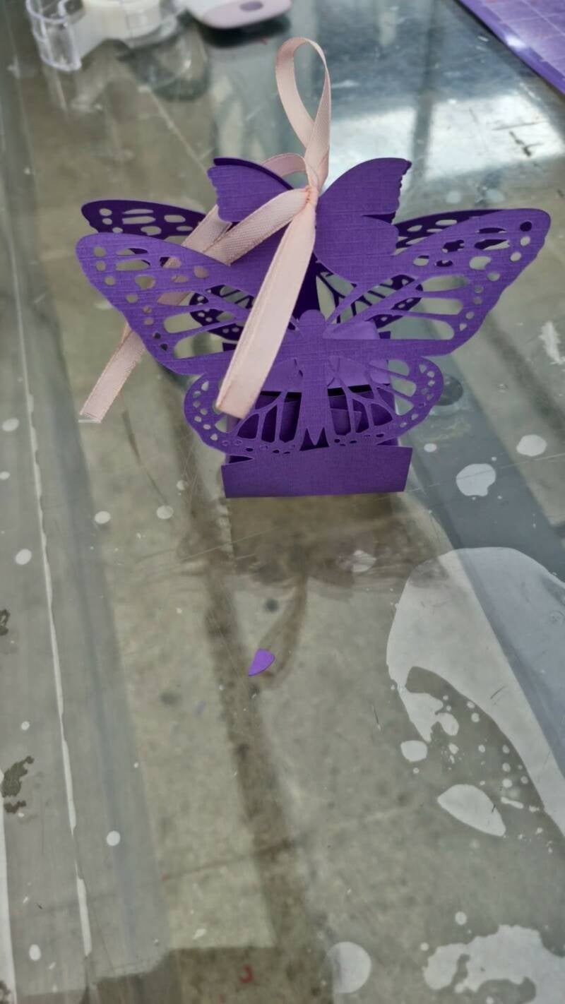 Boîte à dragées papillon violette