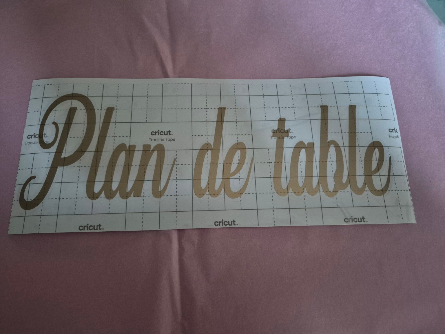 Lettrage doré pour plan de table