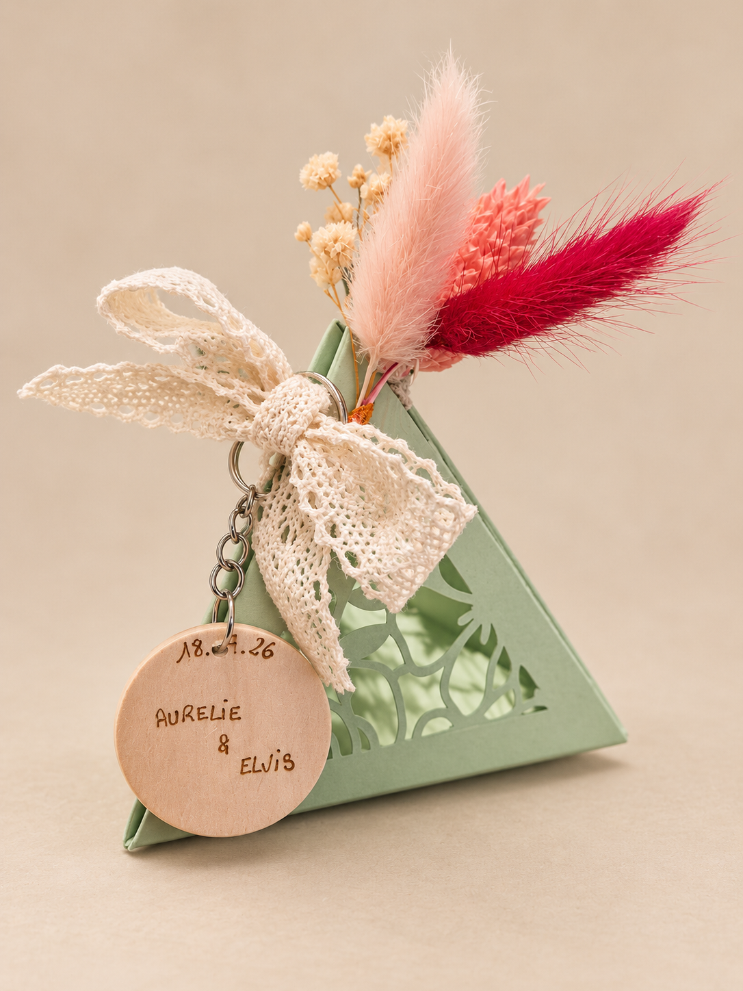 Cadeau invité avec dentelle et fleurs séchées