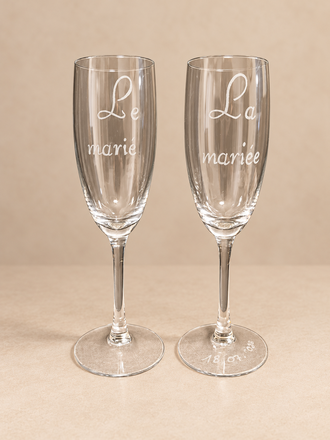 Flûtes à champagne gravées pour les mariés