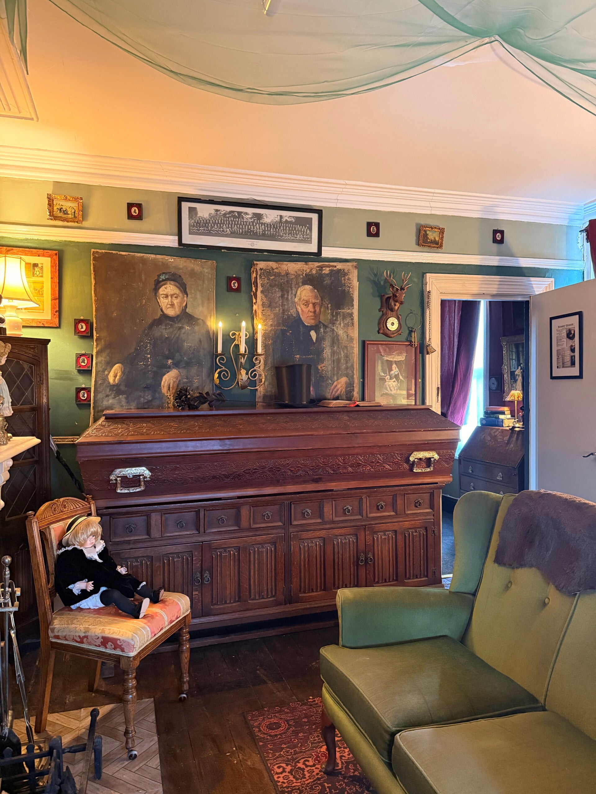 THE OLD BANK HOUSE