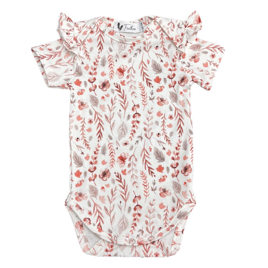 Feathers | Rompertje met korte mouwen en ruches van frambozenbladeren