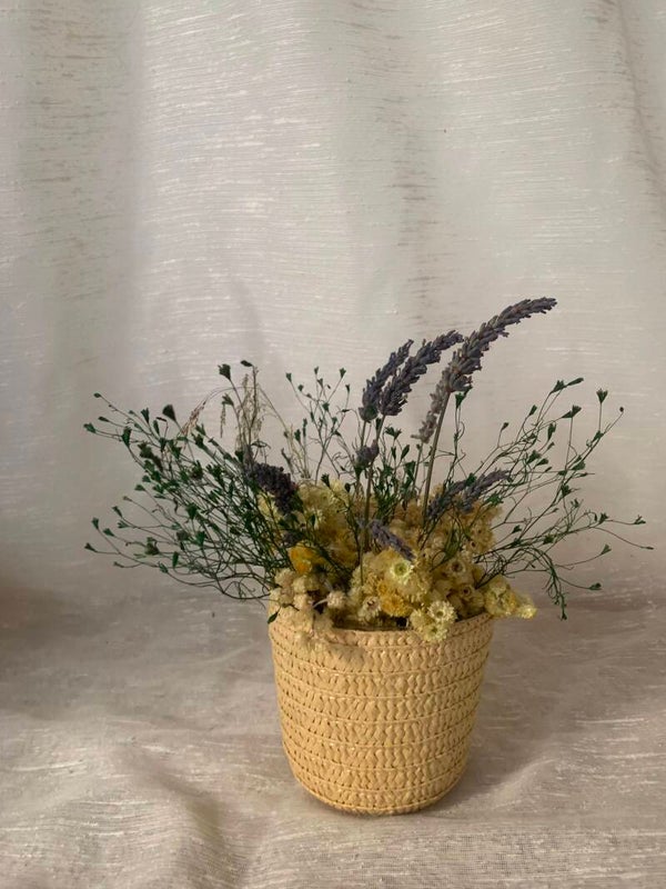 Composition petit panier "champêtre mauve et jaune" fleurs séchées