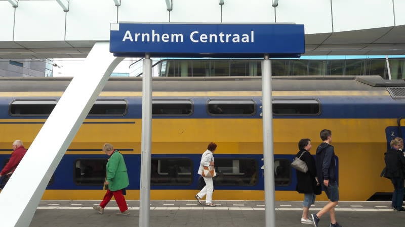 afbeelding stationsbordje Arnhem Centraal