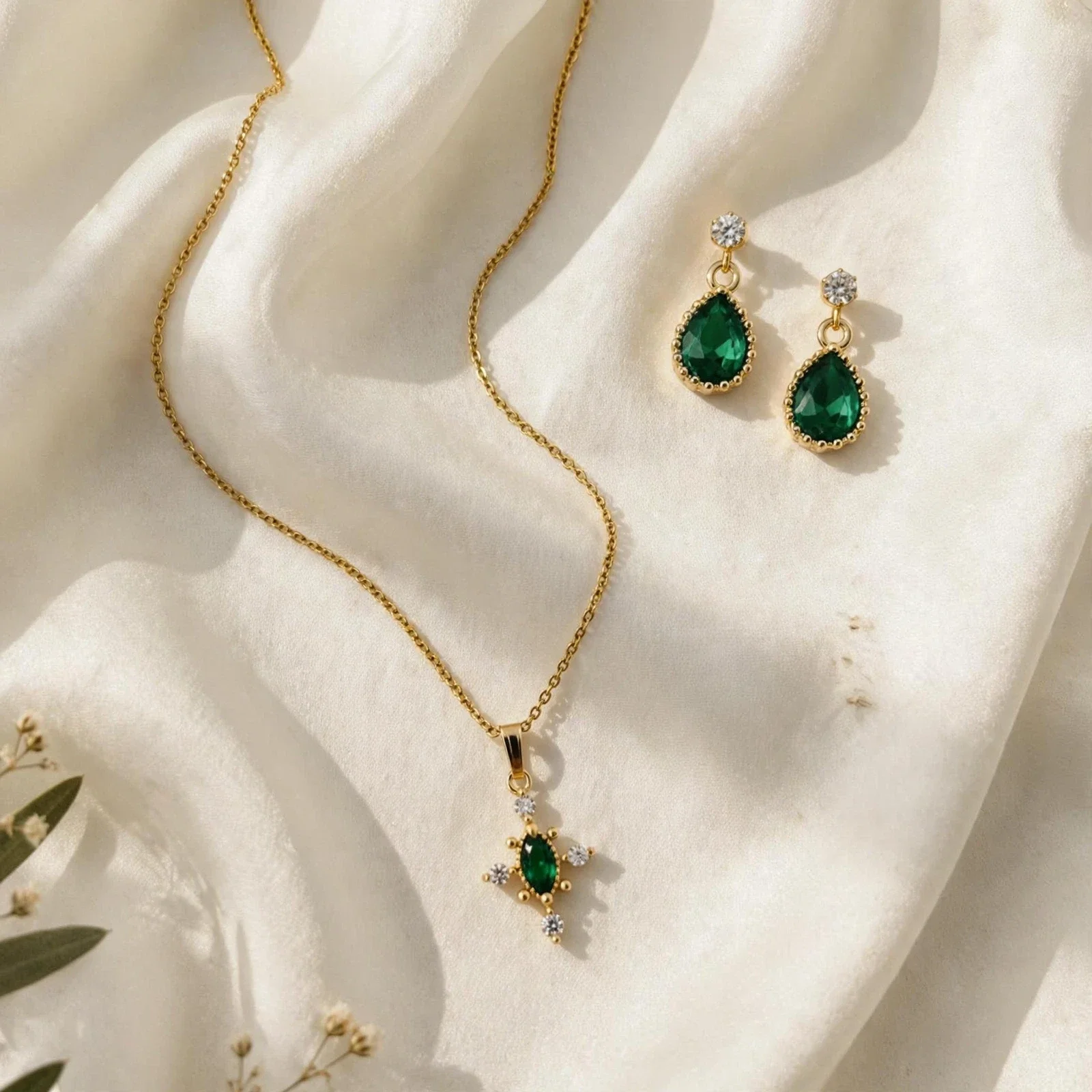 Boucles d'Oreilles Mariage Émeraude Goutte d'Eau Doré