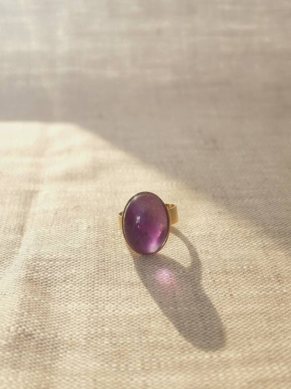 Bague Maddie – Améthyste & Éclat Doré