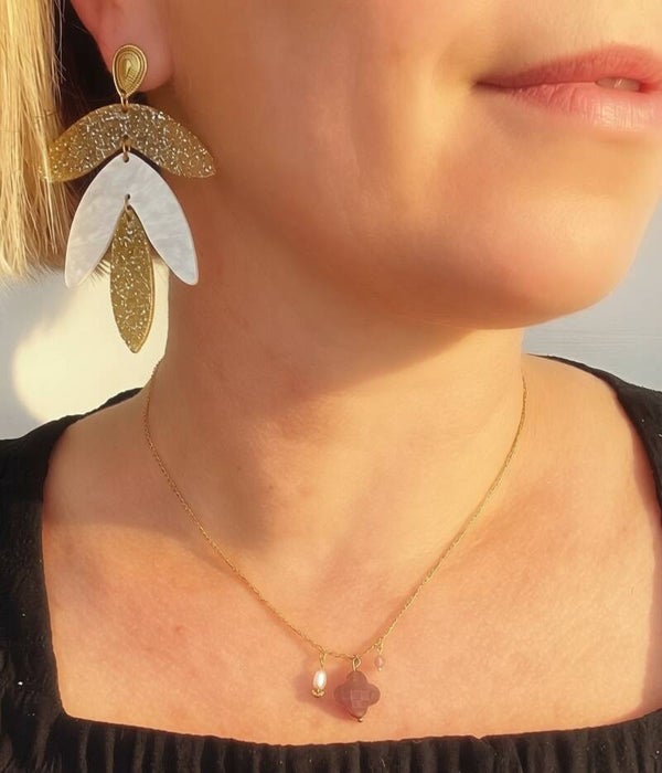 Boucles Charlize – Élégance Feuillage Doré & Nacré