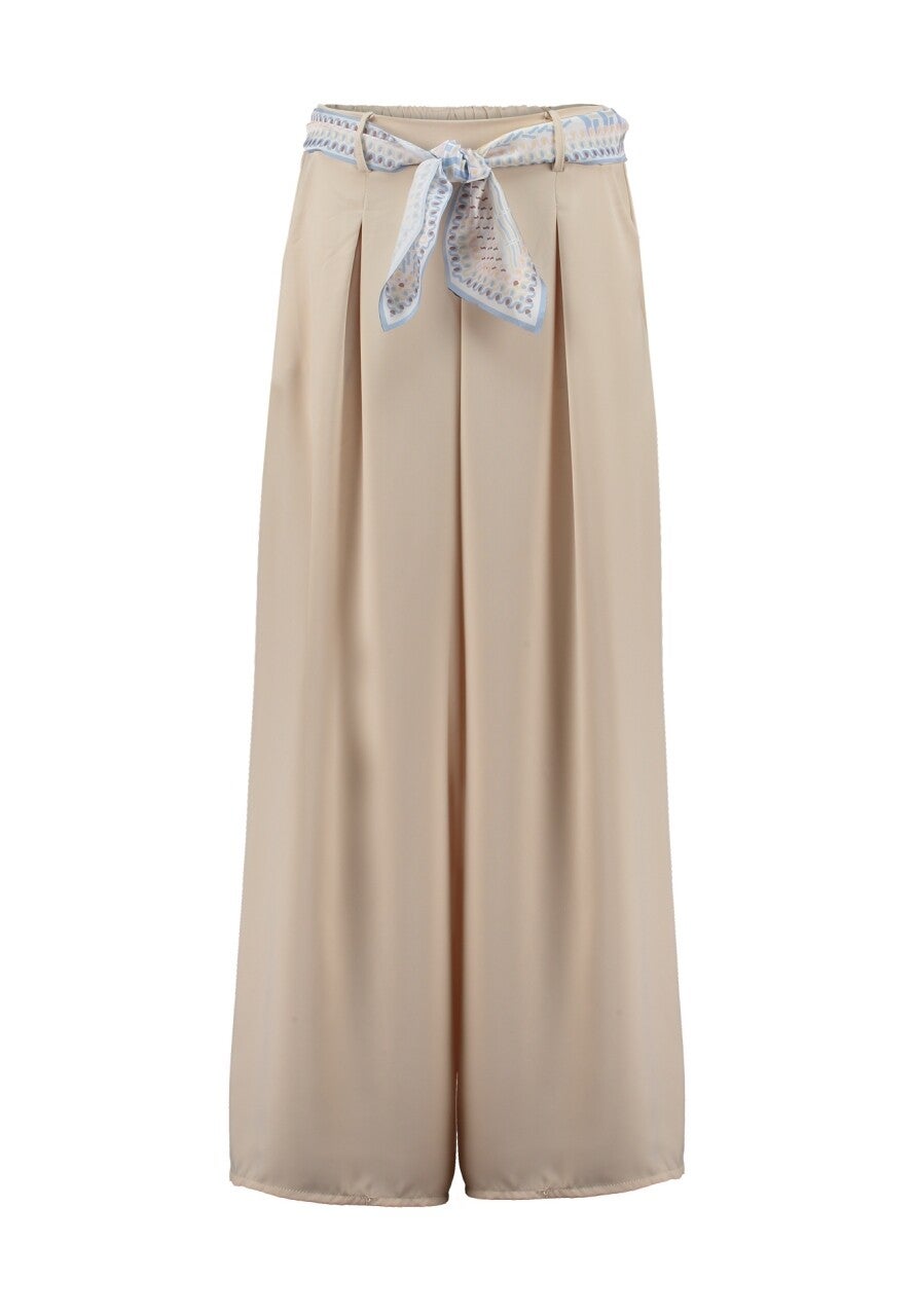 geklede broek met sjaal