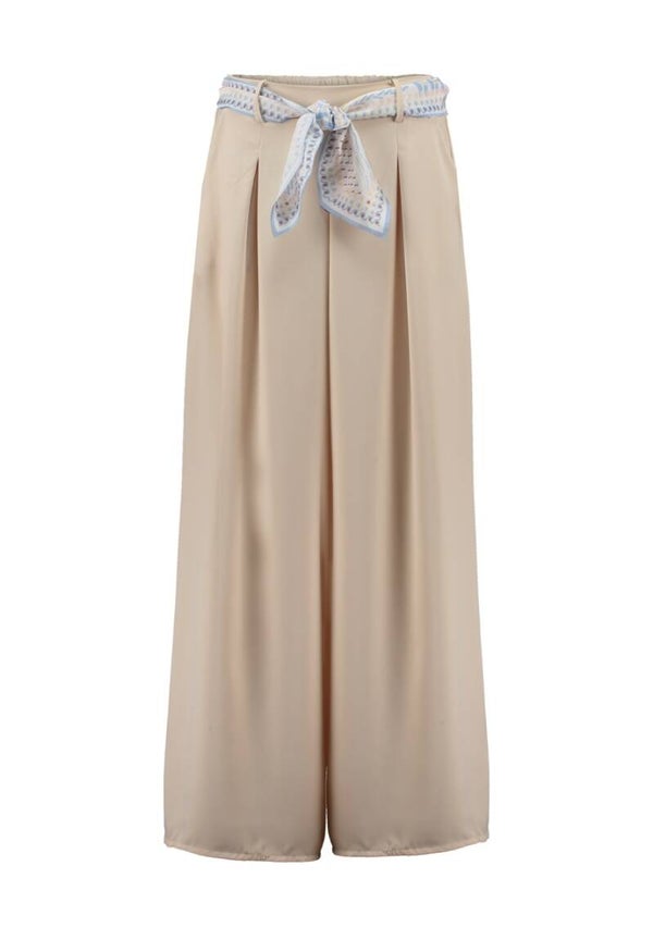 geklede broek met sjaal