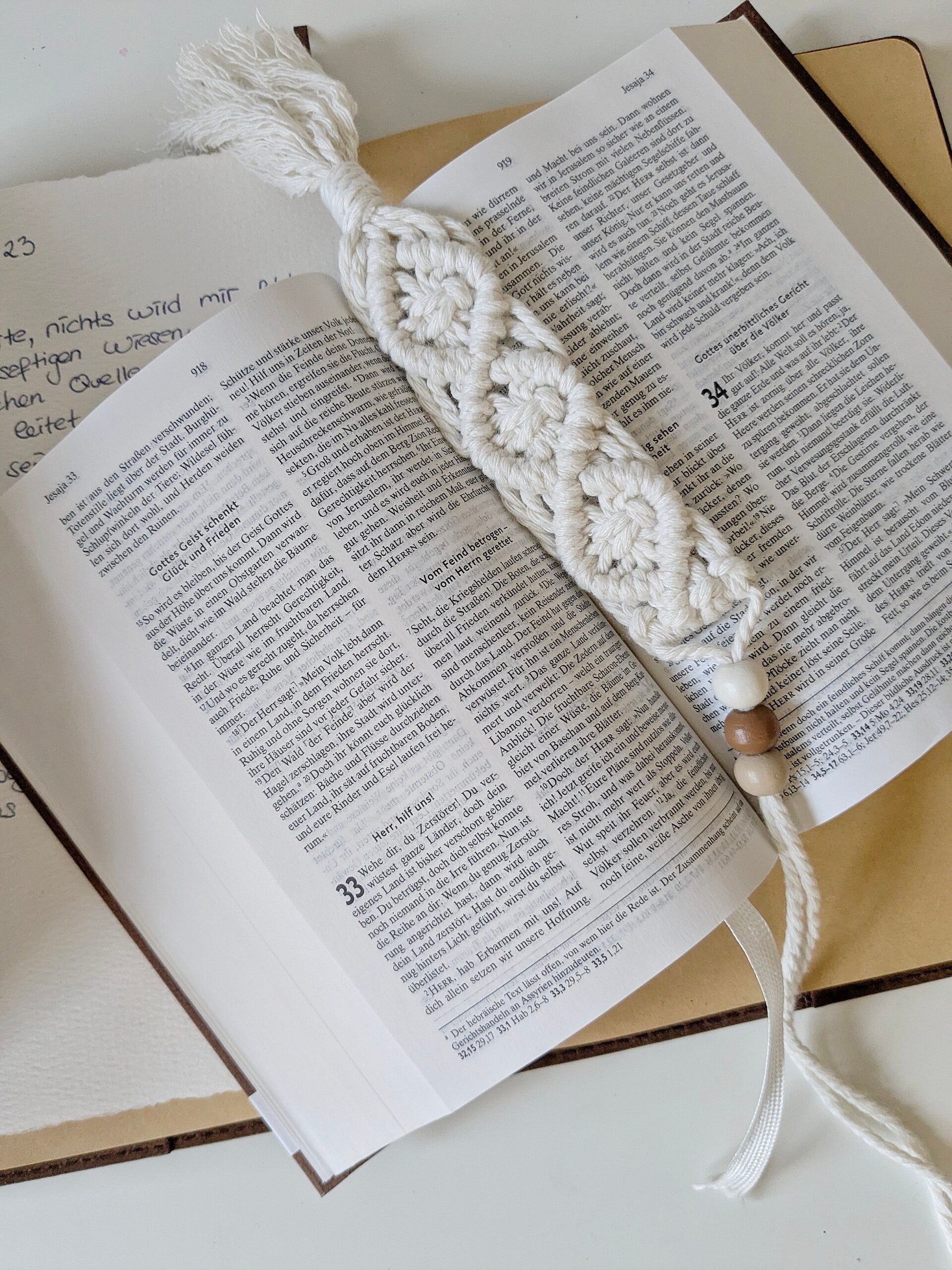 Hangemachtes Makramee-Lesezeichen – Boho-Stil (weiß)