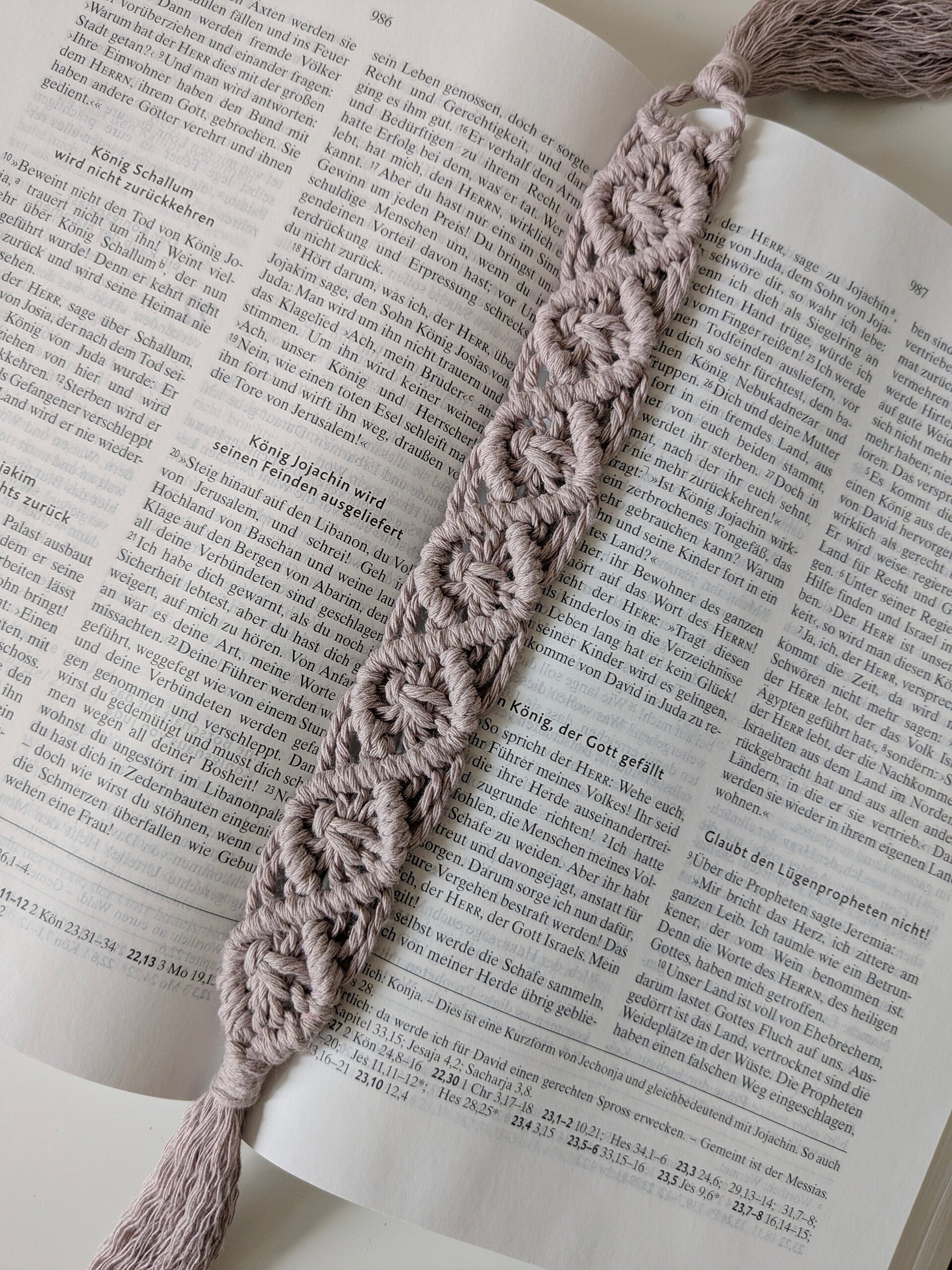 Handgemachtes Makramee-Lesezeichen – Boho-Stil (taupe)