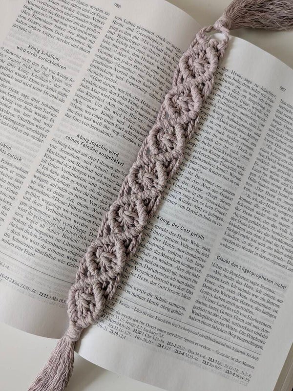 Handgemachtes Makramee-Lesezeichen – Boho-Stil (taupe)
