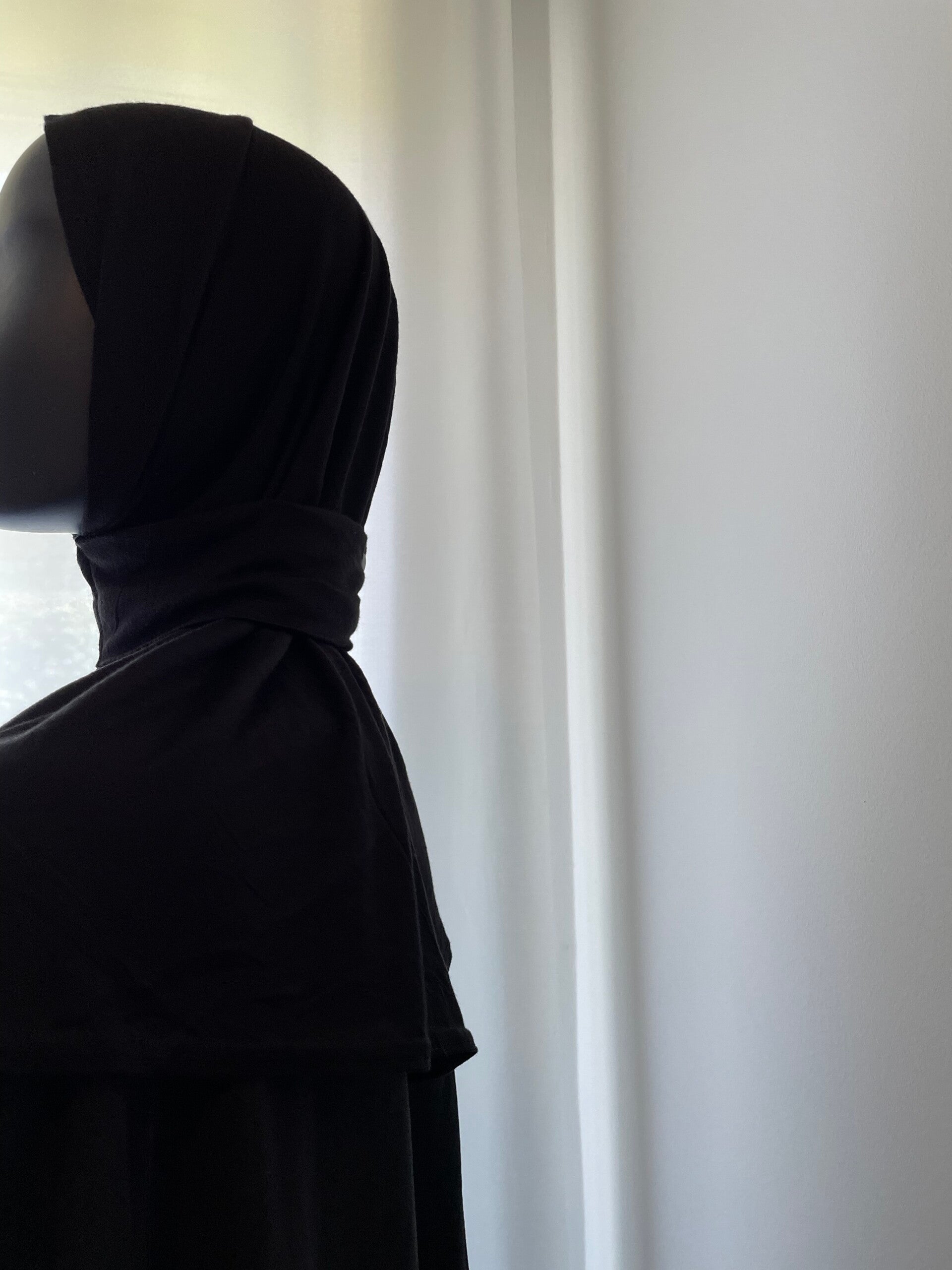 gebundenes Kopftuch mit Knopf