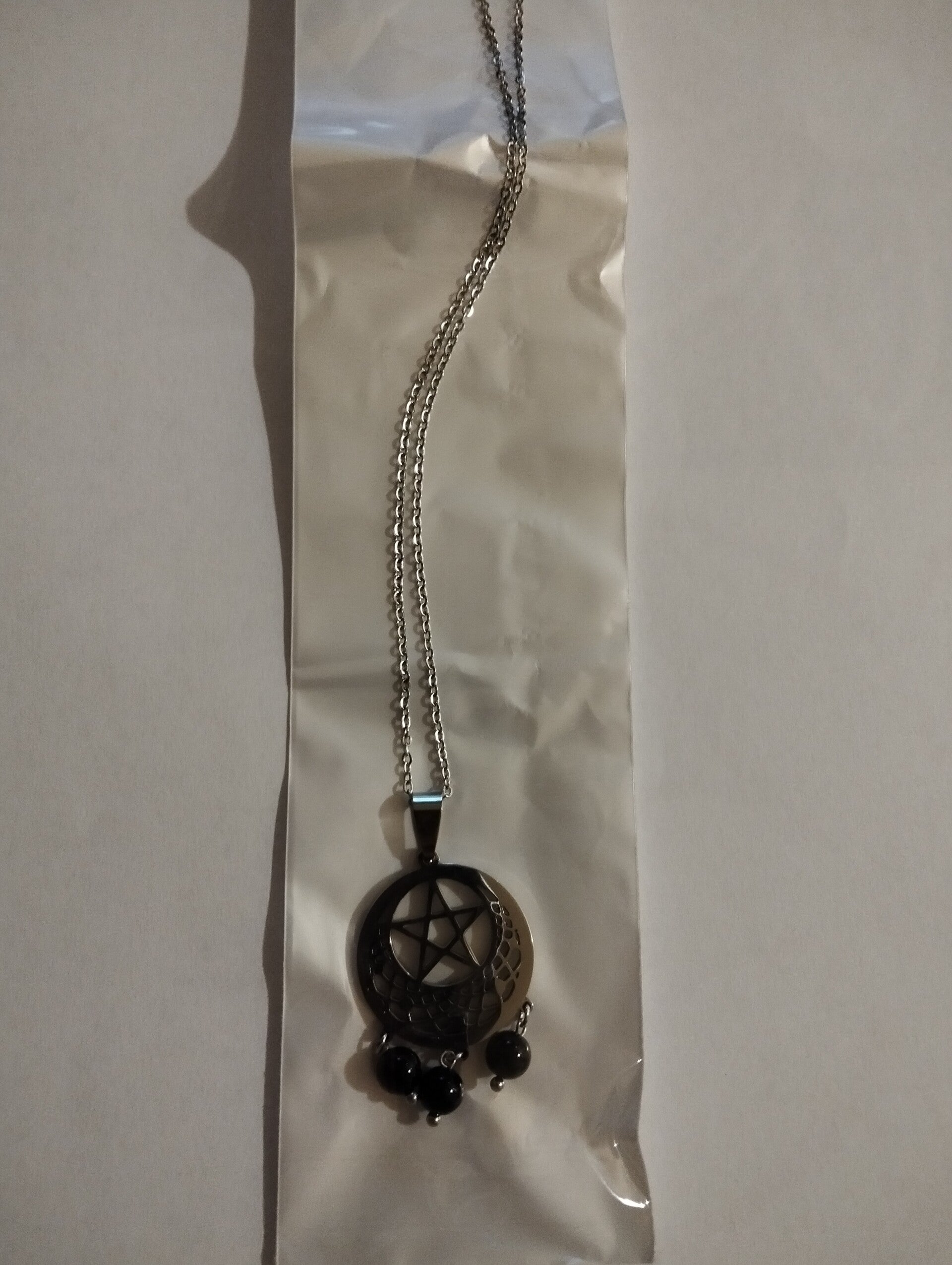 Cadena con Pentáculo y piedras de onix en acero