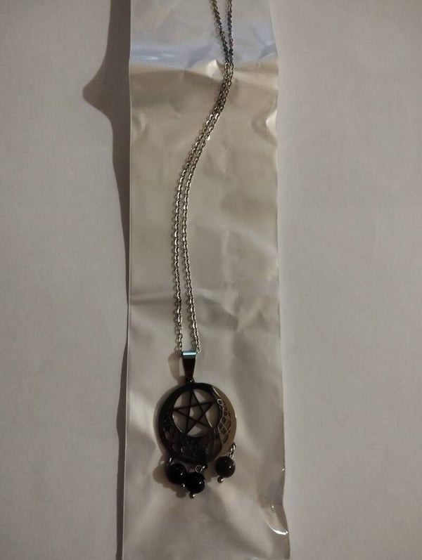 Cadena con Pentáculo y piedras de onix en acero