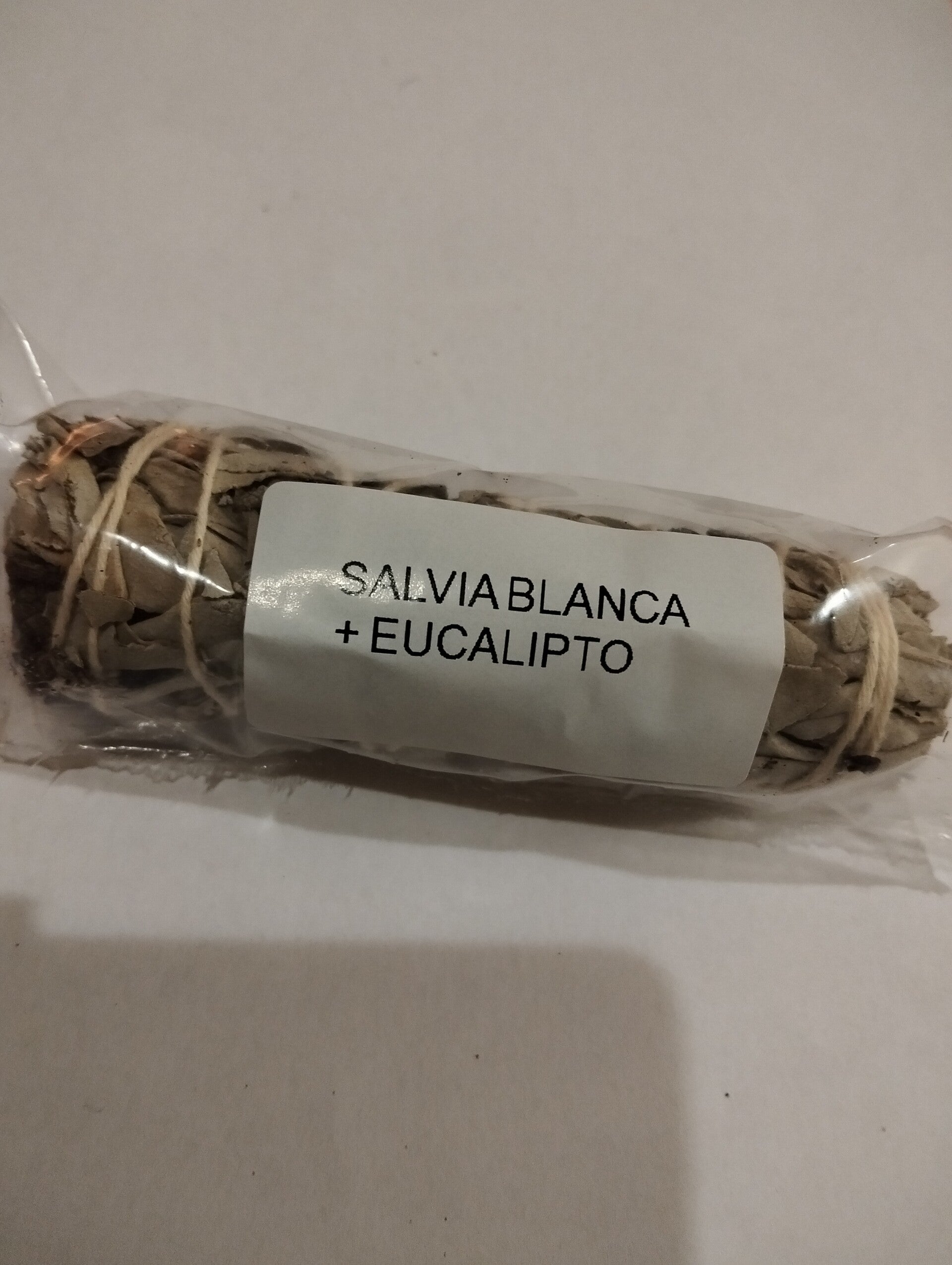 Atadito Salvia Blanca y Eucalipto 10cm