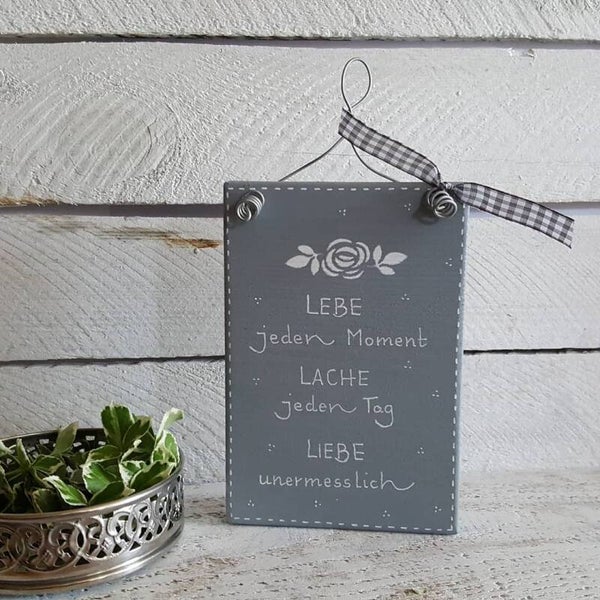 Lebe jeden Moment. Lache jeden Tag. Liebe unermesslich.