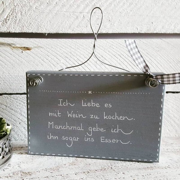 Ich liebe es mit Wein zu kochen, manchmal gebe ich ihn sogar ins Essen.