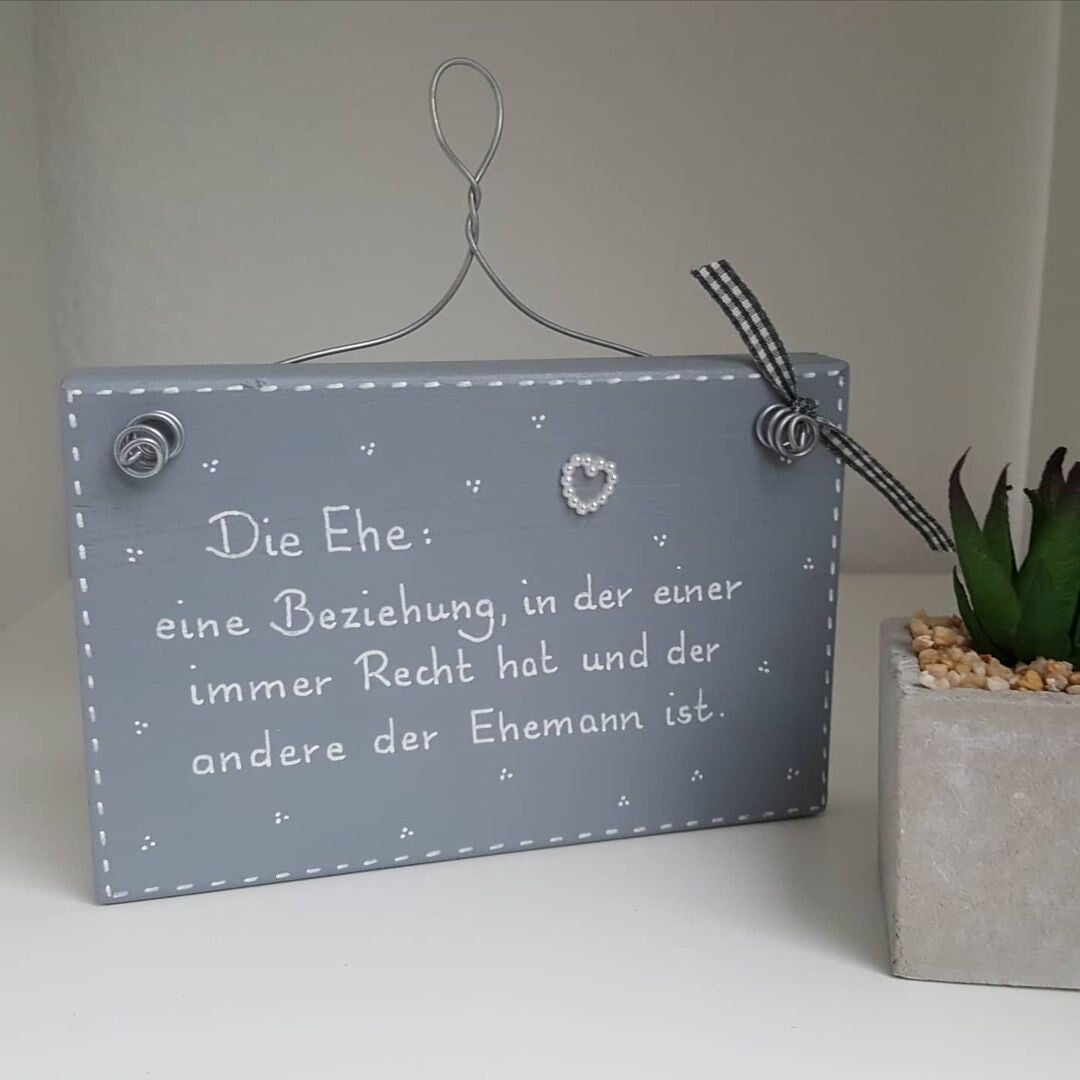 Die Ehe: eine Beziehung, in der einer immer Recht hat und der andere der Ehemann ist.