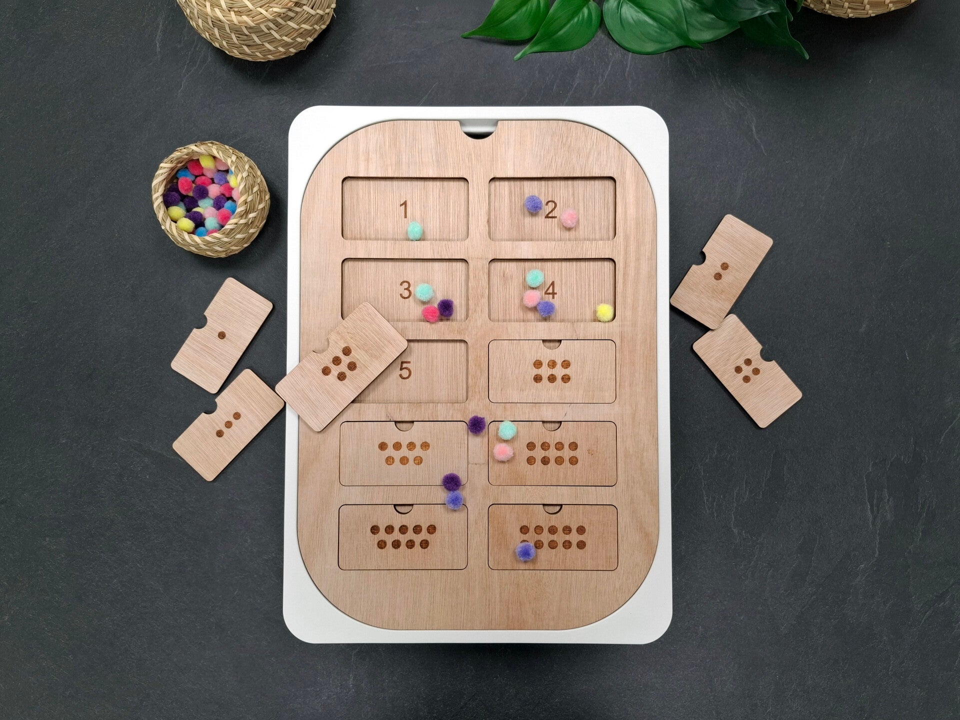 Houten oefenplaat om te leren tellen – Leren met puzzels en stippen!