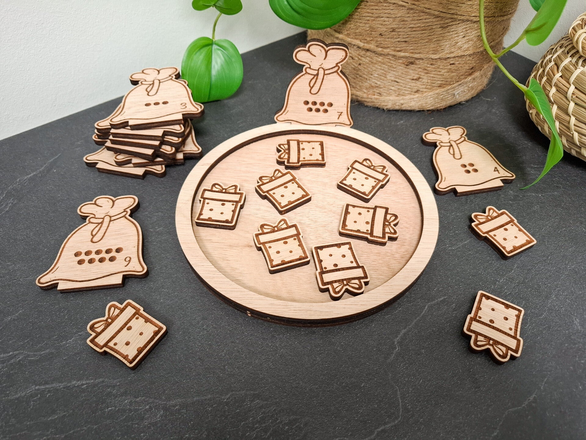 Houten Sinterklaas Telspel – Leren tellen met zakken en cadeautjes (1 t/m 10)