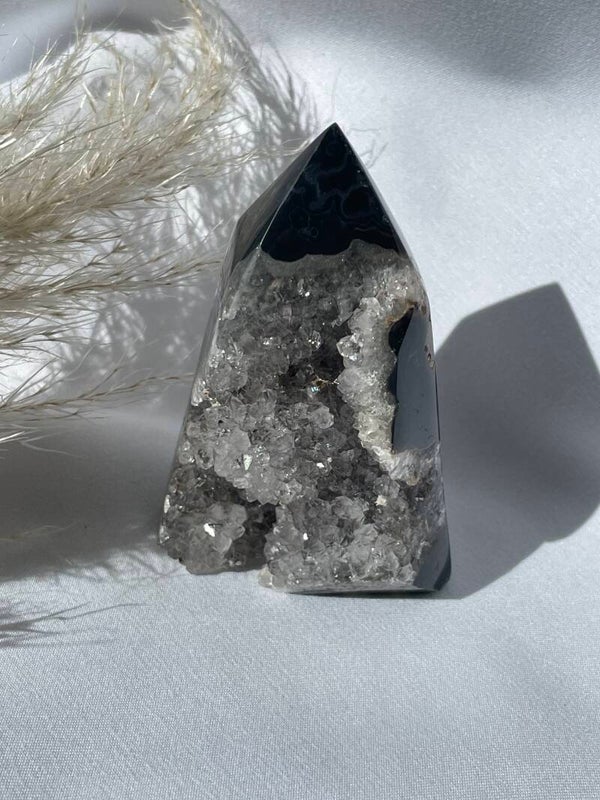 Agaat punt met Druzy Kristallen 7.5cm