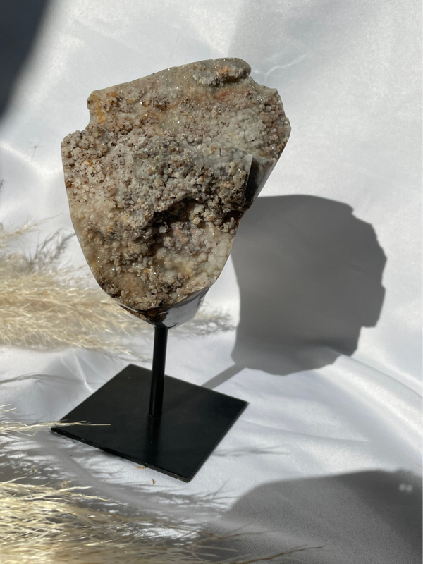 Druzy Agaat op standaard a 18 cm