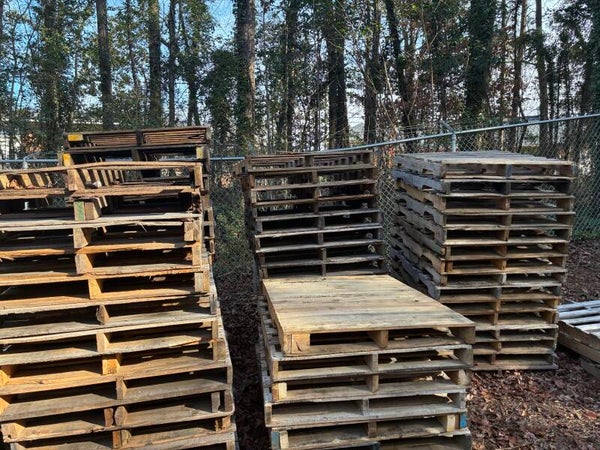 48x40 2&4 way pallets refurbished