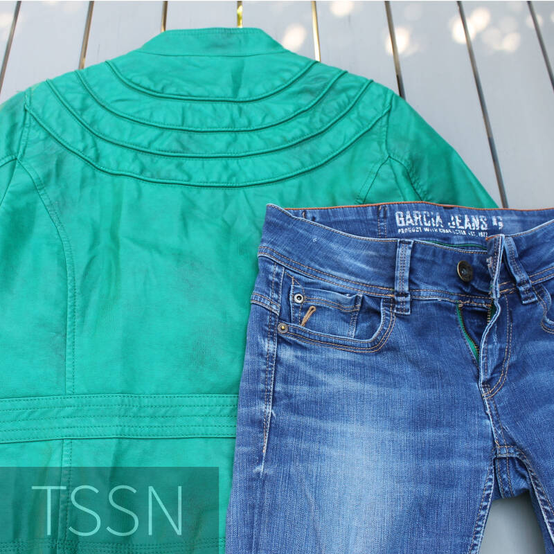 Messengerbag model Heidy gemaakt van een spijkerbroek en groen leren jasje, gebruikte materialen