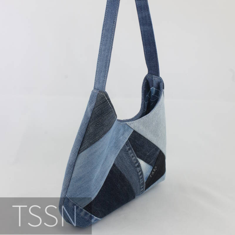 Zijkant schoudertasje model Gina 3 gemaakt van verschillende kleuren spijkerstof