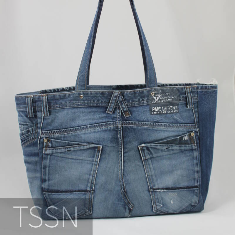 Achterkant strandtas 2 van versleten spijkerbroek