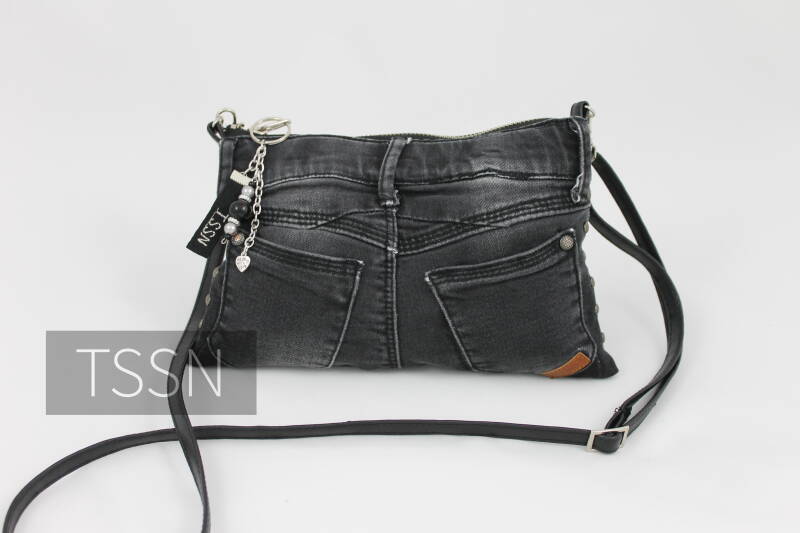 Achterkant van Clutch gemaakt van babyspijkerbroekje donker grijs