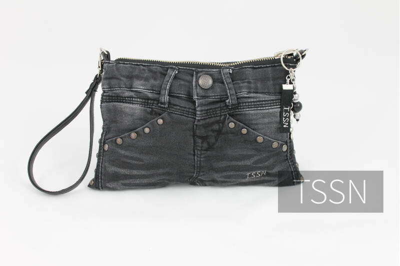 Voorkant van Clutch gemaakt van babyspijkerbroekje donker grijs met polsbandje