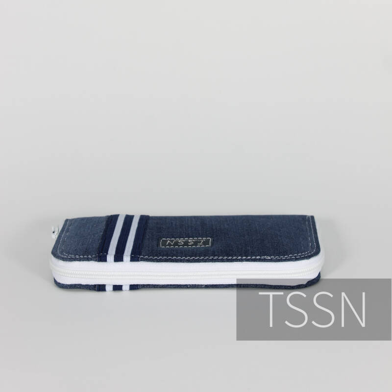 portemonnee Maggy55 1 gemaakt van versleten spijkerbroek met gestreepte bies op de zijnaad