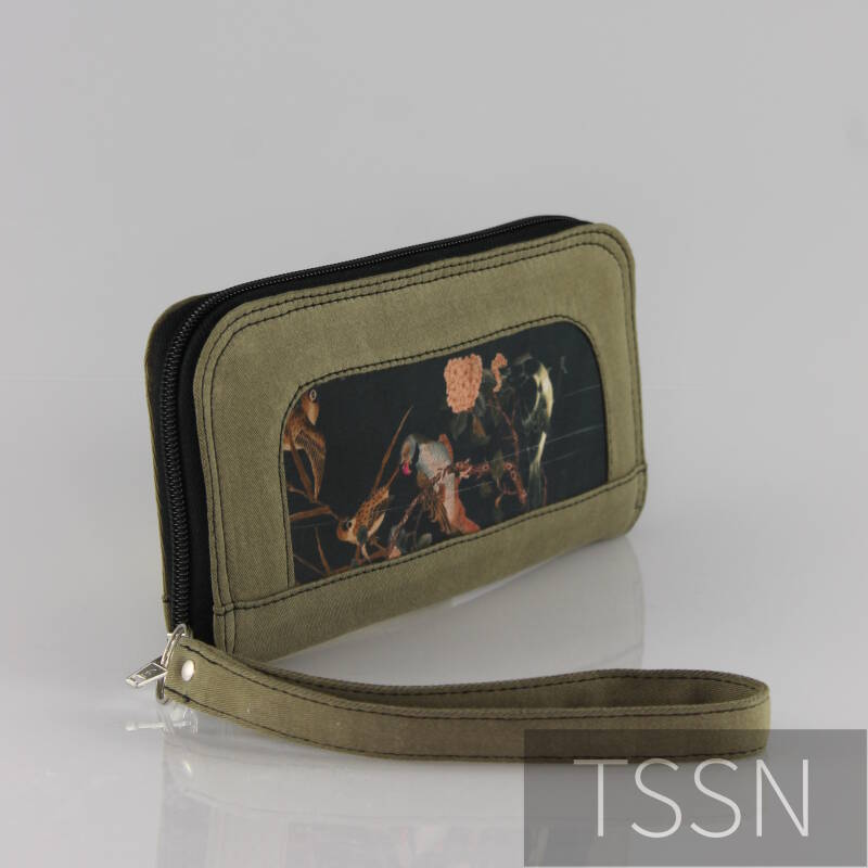 Zijkant portemonnee Maggy55 5, gemaakt van legergroene broek en bijpassende blouse