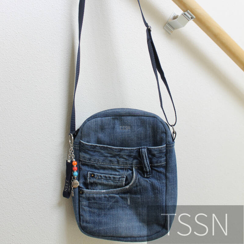 Stoer tasje gemaakt van een oude spijkerbroek