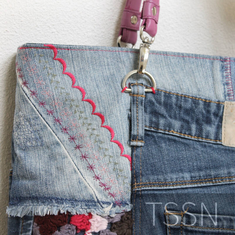 Detailfoto shopper Model Bente 1 van spijkerbroek en vest