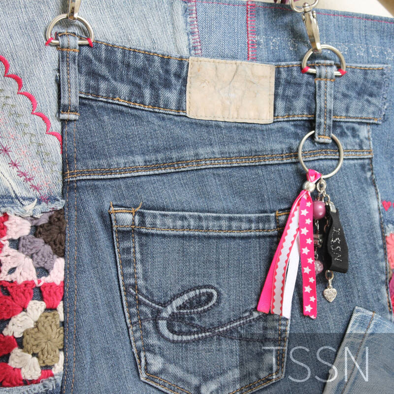 Detailfoto shopper Model Bente 1 van spijkerbroek en vest