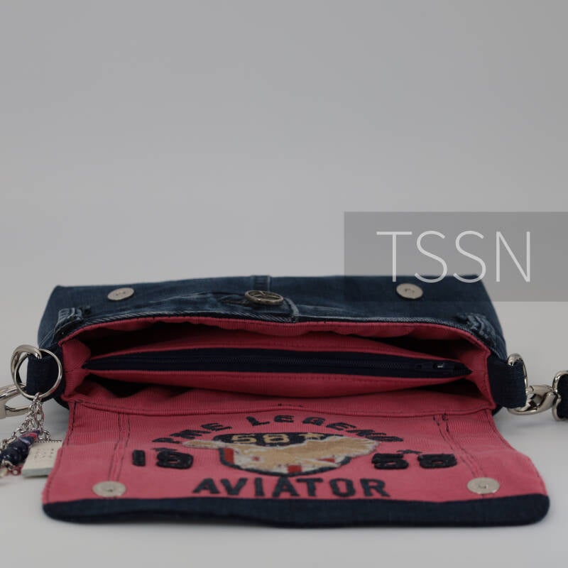 Binnenkant van herinneringstasje model Tessa 6 met afsluitbaar ritsvakje.