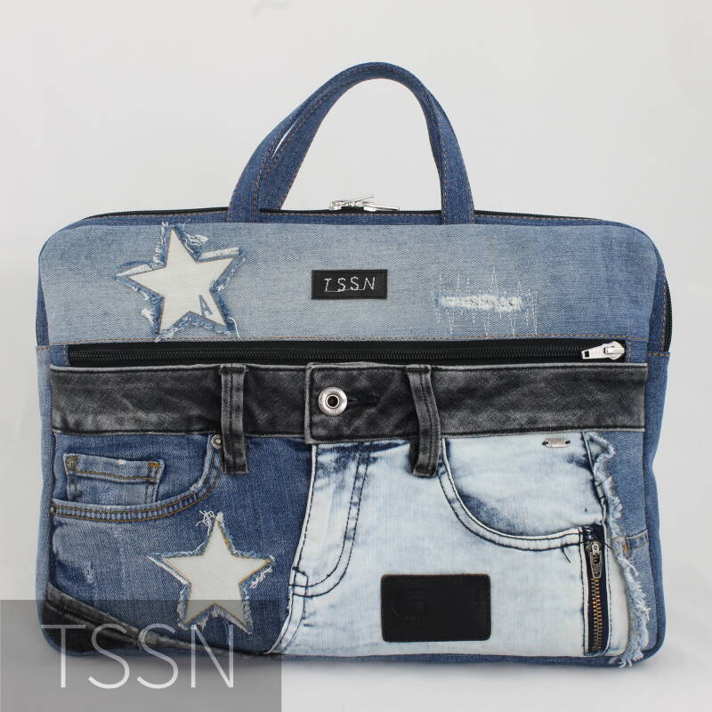 Voorkant  denim laptoptas voor Nadia.