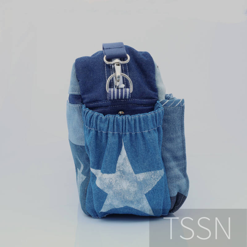 Zijkant denim luiertas met vakje voor een flesje.