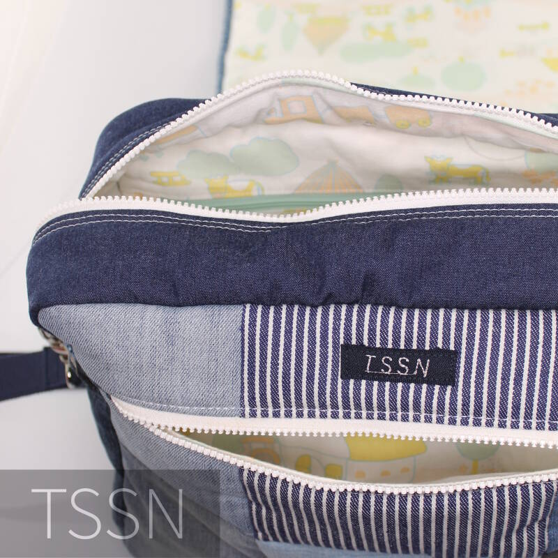 Denim luiertas gevoerd met gordijn uit oude babykamer.