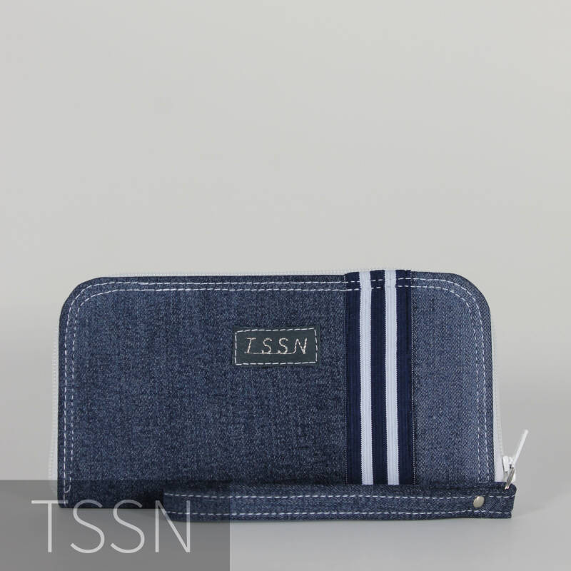 Grote denim portemonnee gemaakt van versleten spijkerbroek