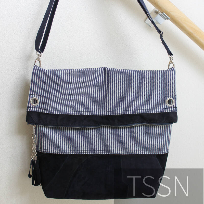 Scoudertas met flap model Celine gemaakt van gestreepte denim en afval suede