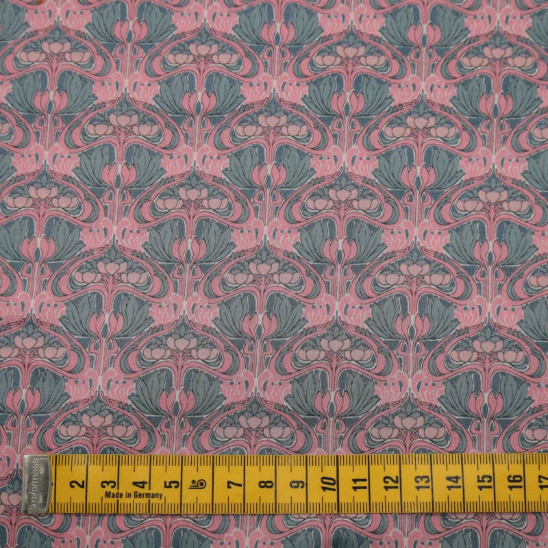 grijze ondergrond met bloemmotief in roze