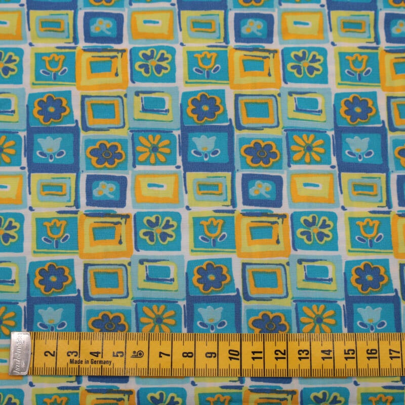 getekend ruitjesmotief in blauw, geel, wit en turqoise