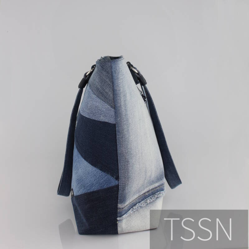 Zijkant denim big shopper model Lisa.