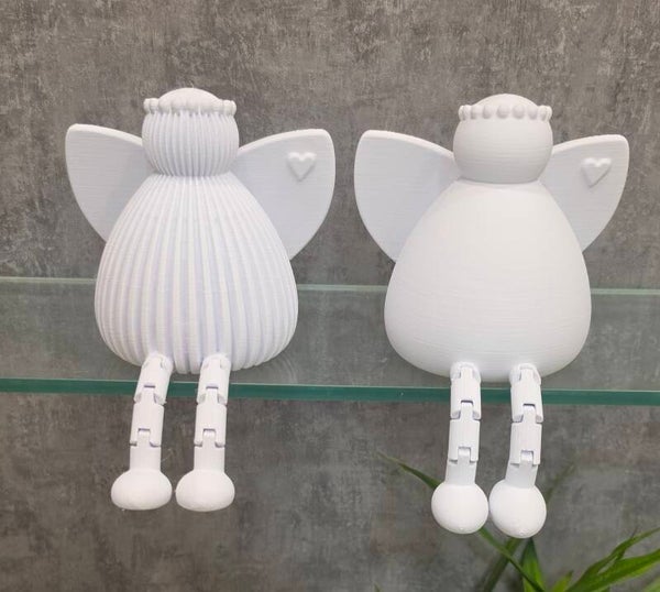 Engel mit beweglichen Beinen