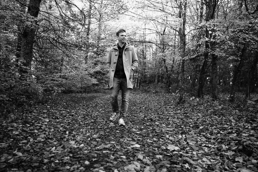 Luc Brugger – marche dans la forêt, témoignage vivant du chemin intérieur.