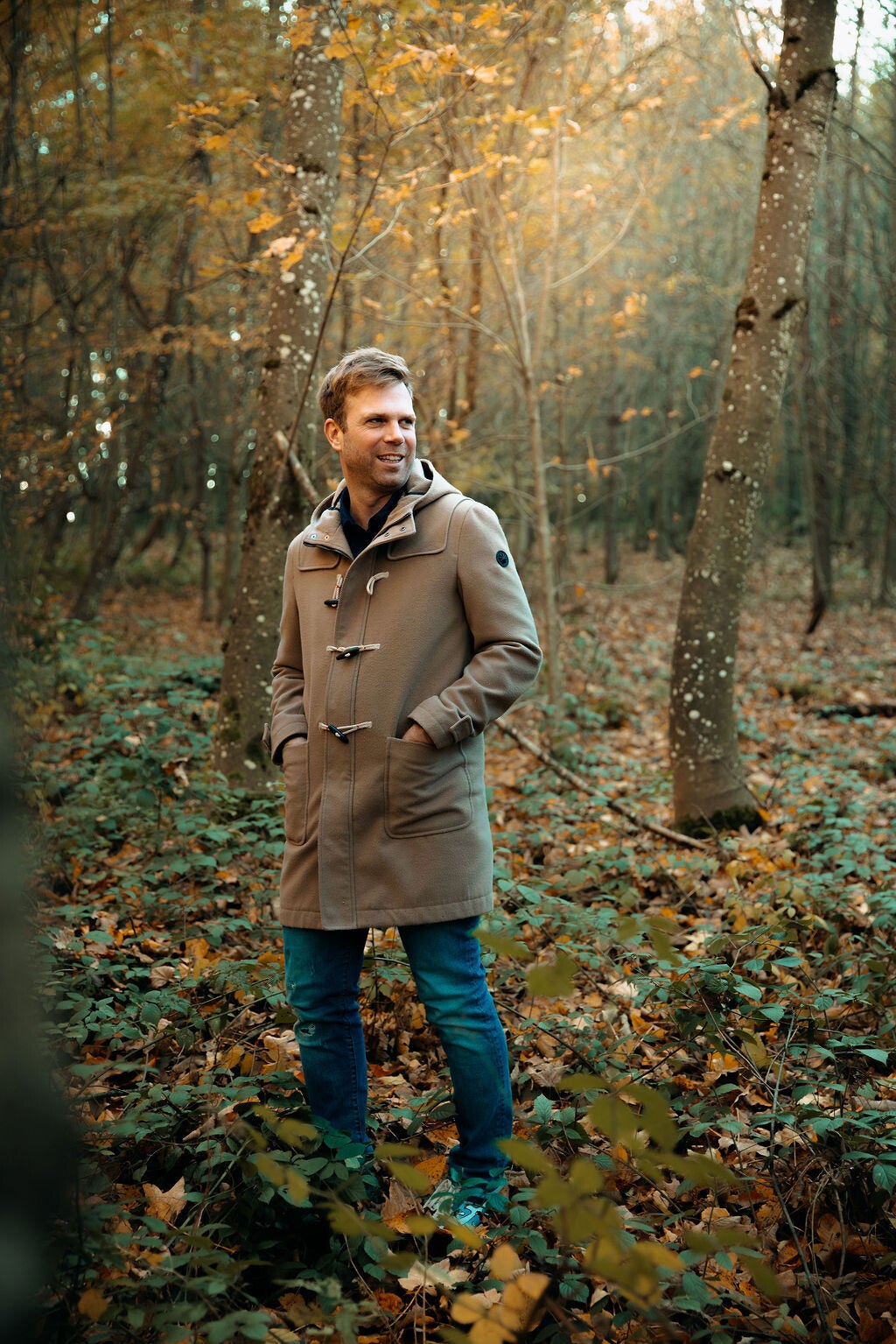 Luc Brugger – marche dans la forêt, symbole d’ancrage et de transformation intérieure.